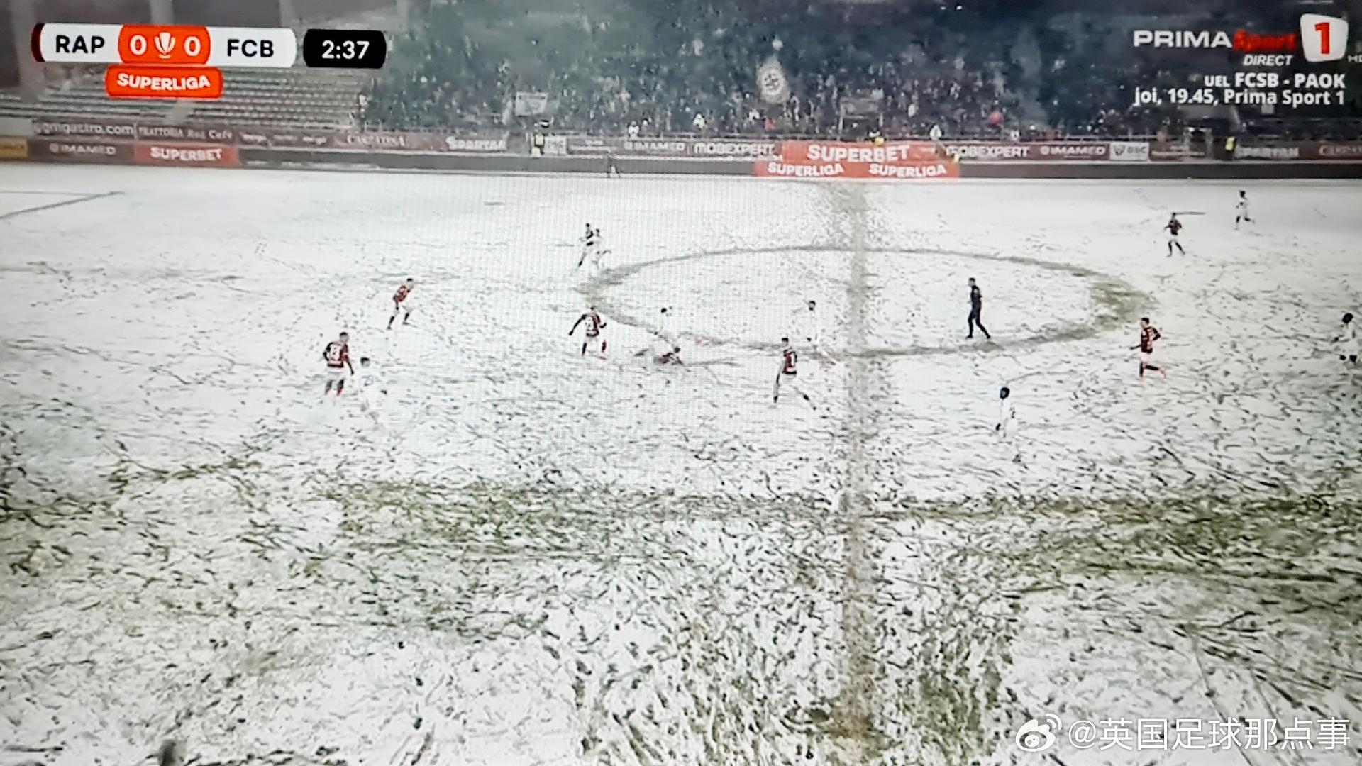 昨晚的羅馬尼亞聯賽，場內下大雪，客隊還被允許穿白色球衣……
