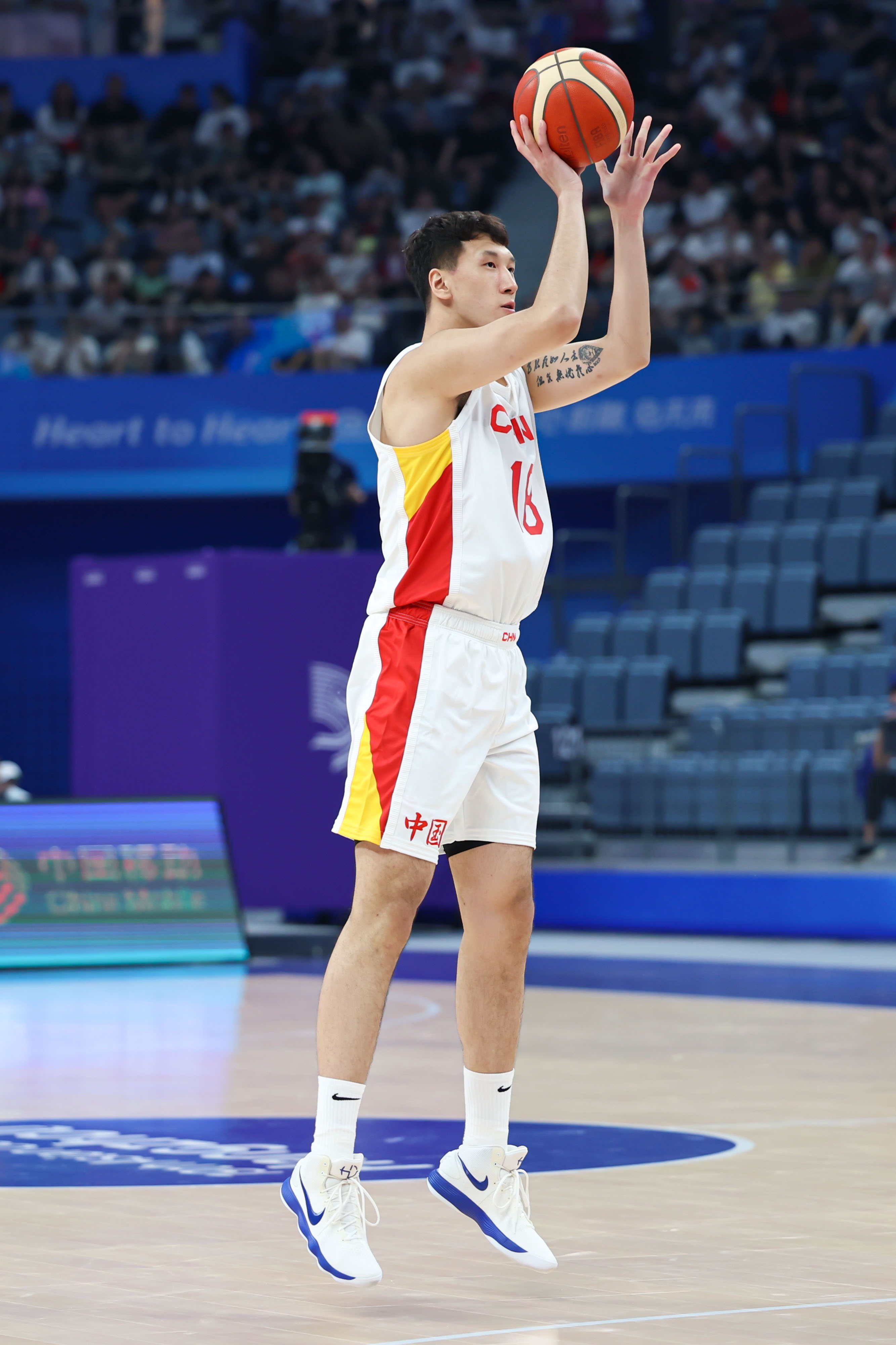 媒體人：不奇怪杜潤旺留在國家隊 無論CBA打咋樣他都是穩定空間點