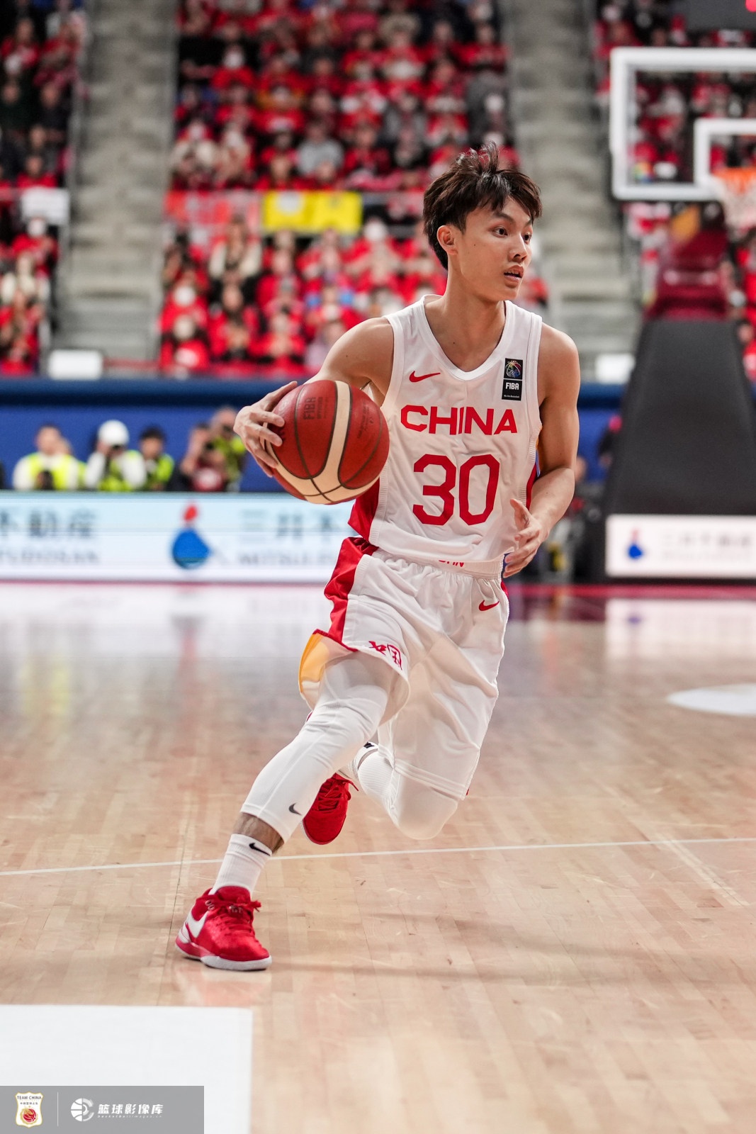 中國男籃戰日本男籃首發：徐杰 趙睿 朱俊龍 曾凡博 周琦！